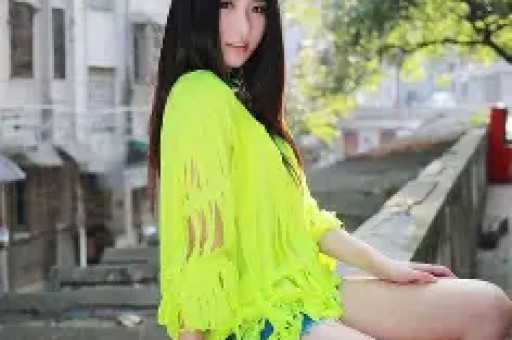 25岁男子猥亵20余名独行女性获刑8个月；“自己在淋雨却为小动物遮风挡雨”外卖小哥大雨中救断腿小狗感动无数网友｜三工晨报