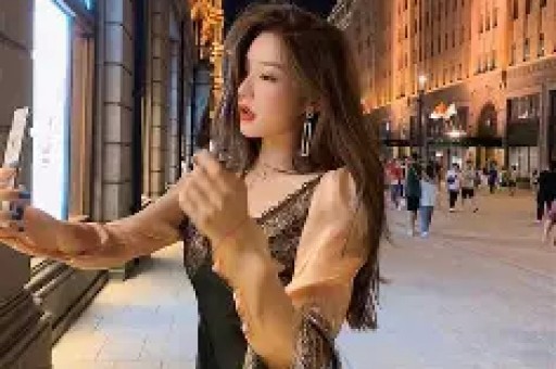 街拍小姐姐好似顶级网红穿薄纱连衣裙气质惊艳秒变神仙姐姐